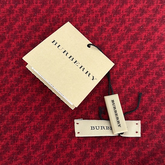 NWT Burberry 72% Lambswool 24% Angora 4% Metallic Fibers Claret Check Scarf - Picture 5 of 7